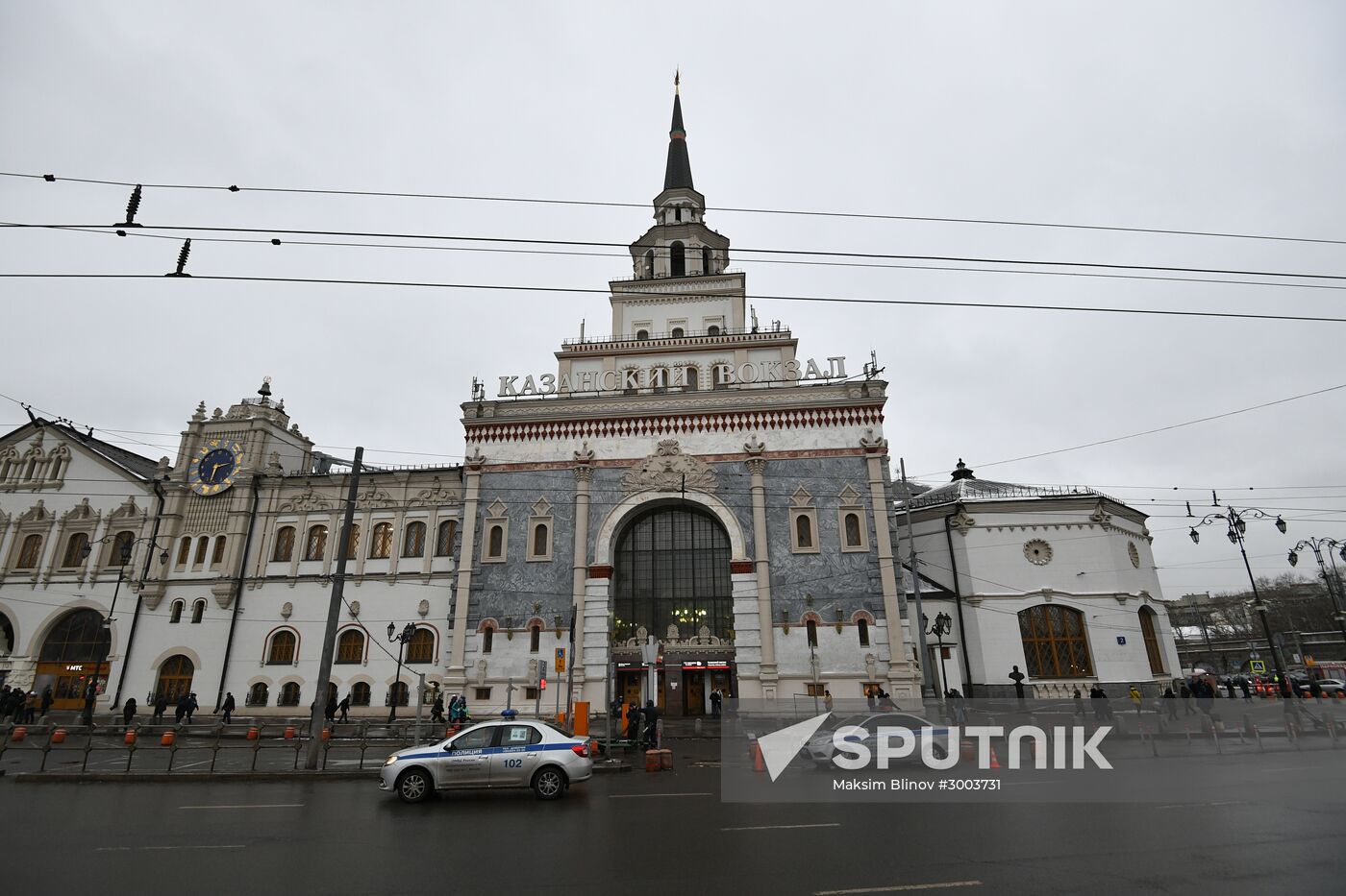 Evacuating passengers from Yaroslavsky and Leningrad raulway terminals