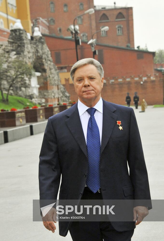 Boris Gromov in Alexander Garden