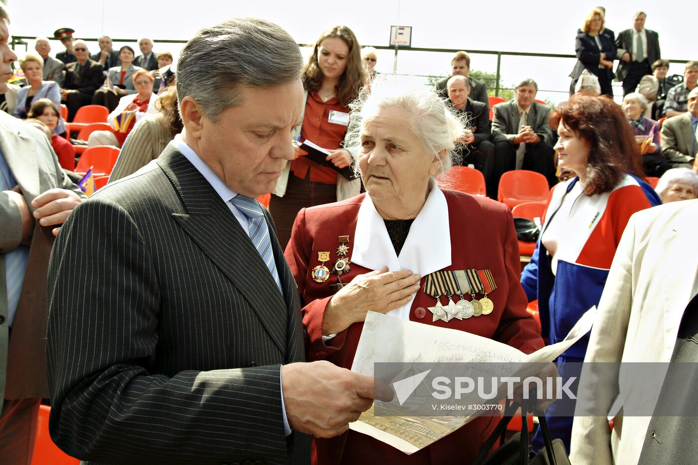 Boris Gromov and Holder of two Orders of Glory Antonina Yefremova