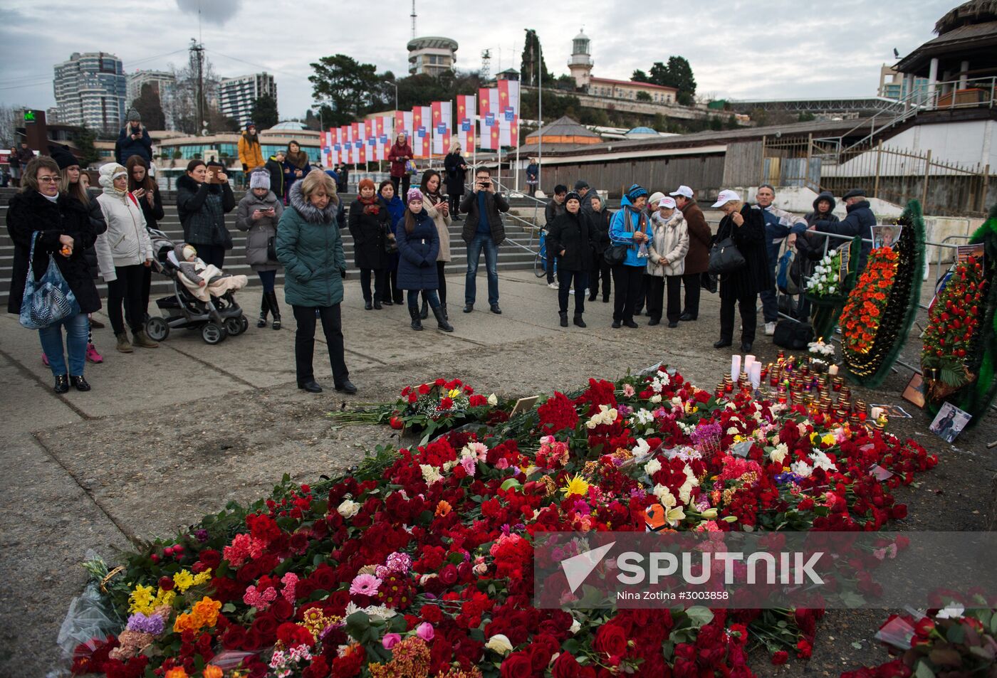 Sochi residents bring flowers, candles to South Pier Square