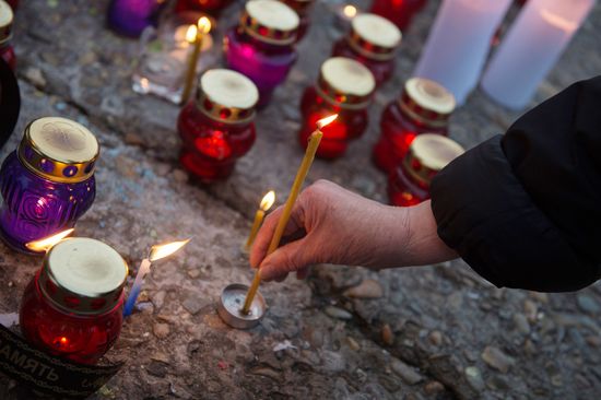 Sochi residents bring flowers, candles to South Pier Square