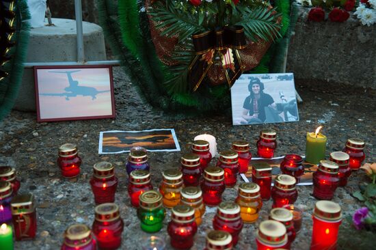 Sochi residents bring flowers, candles to South Pier Square