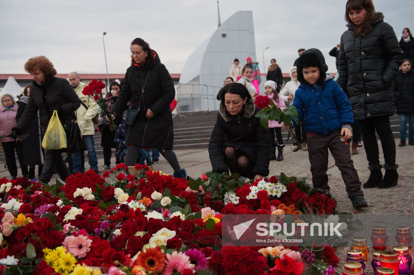 Sochi residents bring flowers, candles to South Pier Square