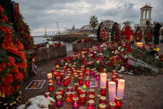 Sochi residents bring flowers, candles to South Pier Square