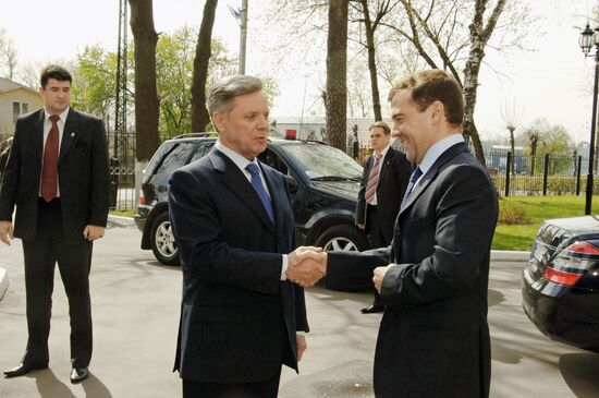 Dmitry Medvedev and Boris Gromov visit Pushkino city