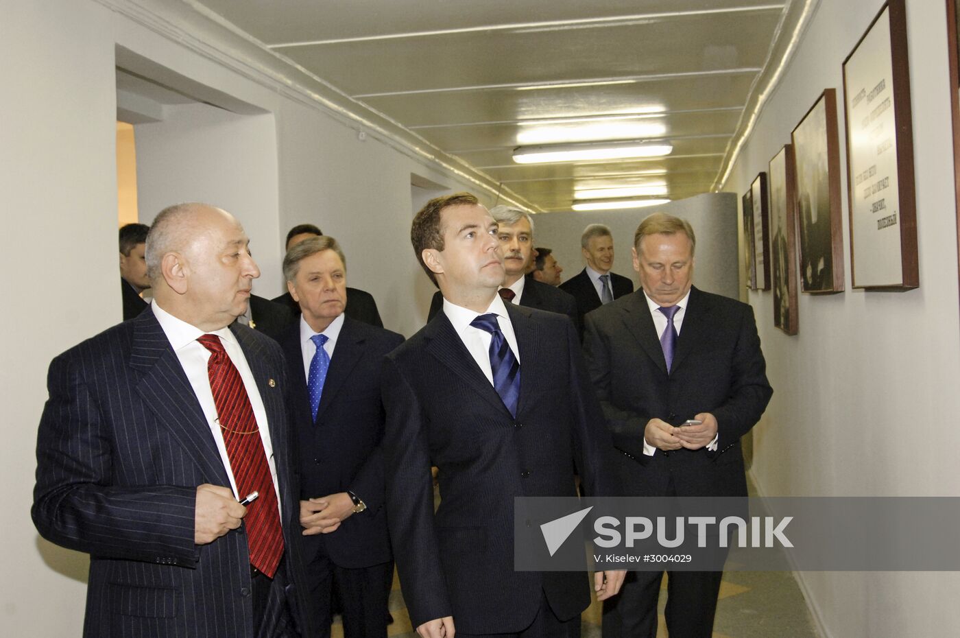 Dmitry Medvedev's tour of Joint Institute of Nuclear Research in Dubna