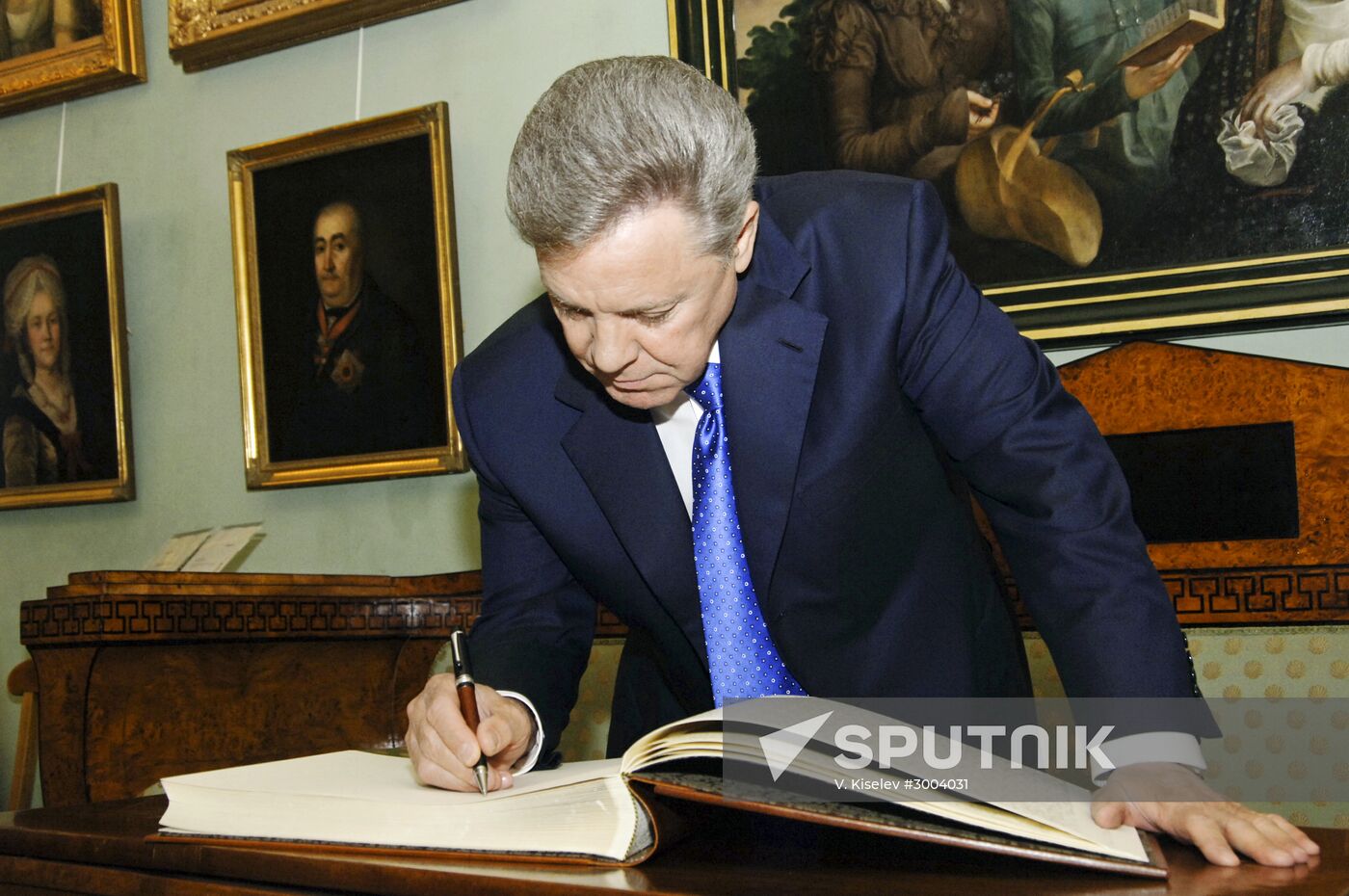 Boris Gromov visits Pushkin open-air museum