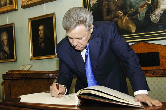 Boris Gromov visits Pushkin open-air museum