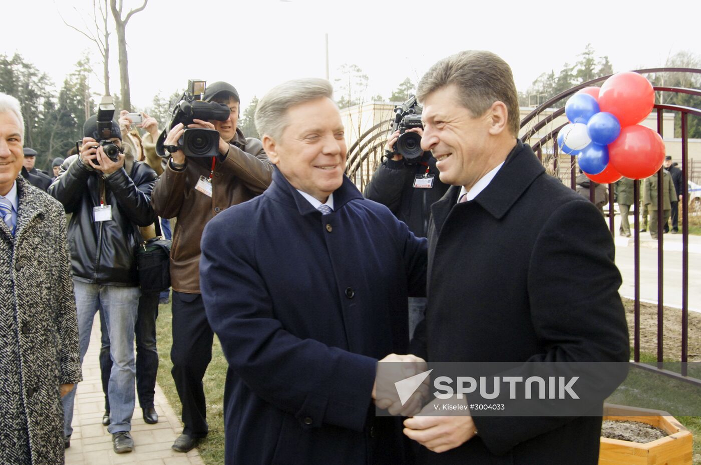 Boris Gromov, Dmitry Kozak, Alexander Gladyshev visit Odintsovo