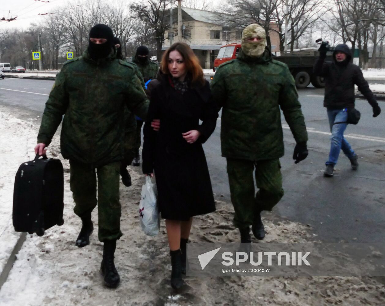 Donetsk People's Republic hands over two female POWs to Ukraine