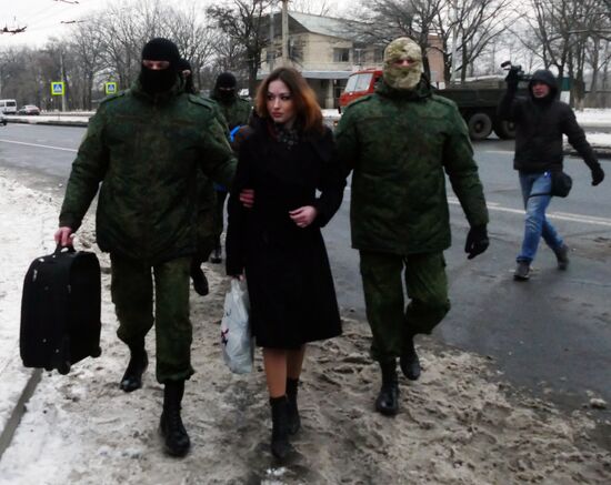 Donetsk People's Republic hands over two female POWs to Ukraine