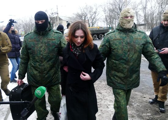 Donetsk People's Republic hands over two female POWs to Ukraine