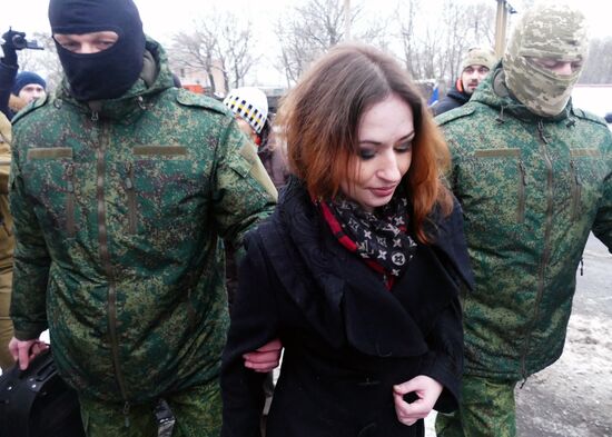 Donetsk People's Republic hands over two female POWs to Ukraine