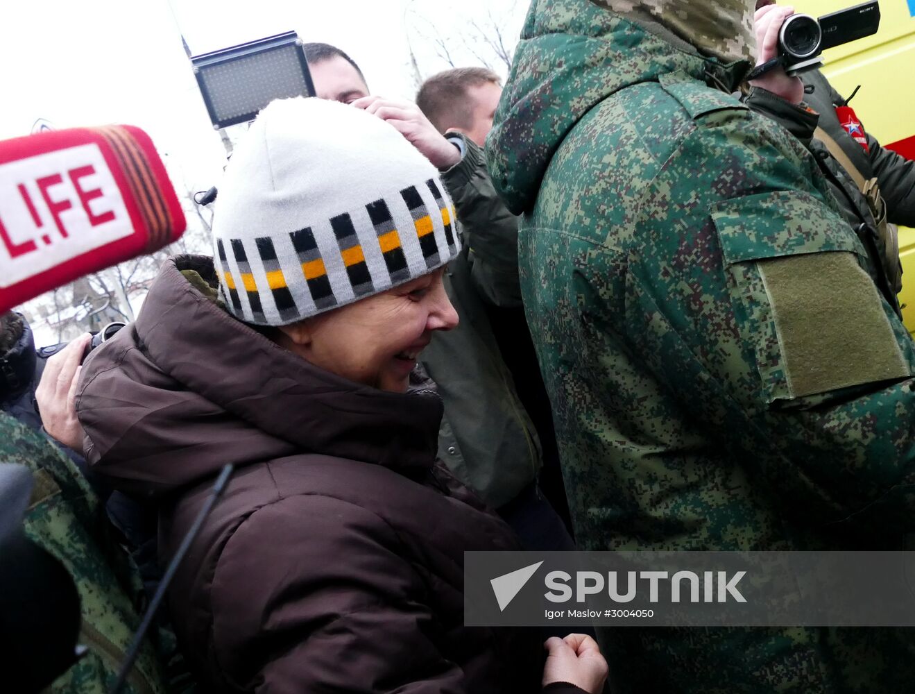 Donetsk People's Republic hands over two female POWs to Ukraine