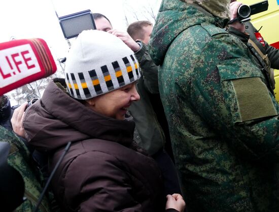 Donetsk People's Republic hands over two female POWs to Ukraine