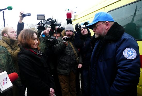 Donetsk People's Republic hands over two female POWs to Ukraine