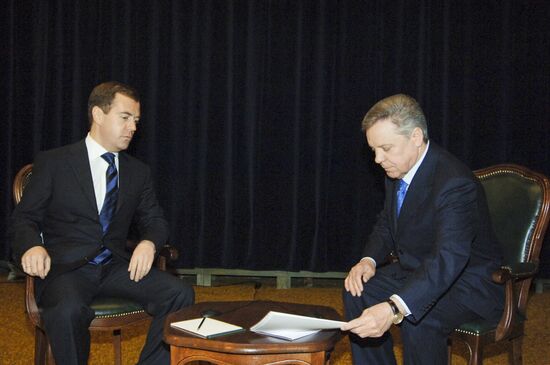 Dmitry Medvedev's working meeting with Boris Gromov in Dubna
