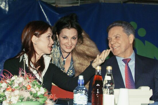 Boris Gromov, his wife and Irina Vinner