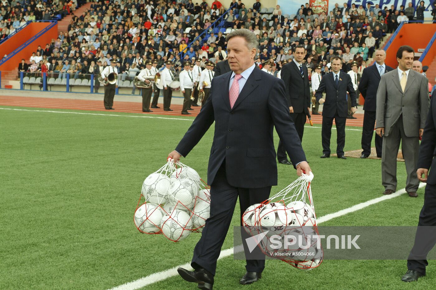 Boris Gromov attends sports festivities in Serpukhov