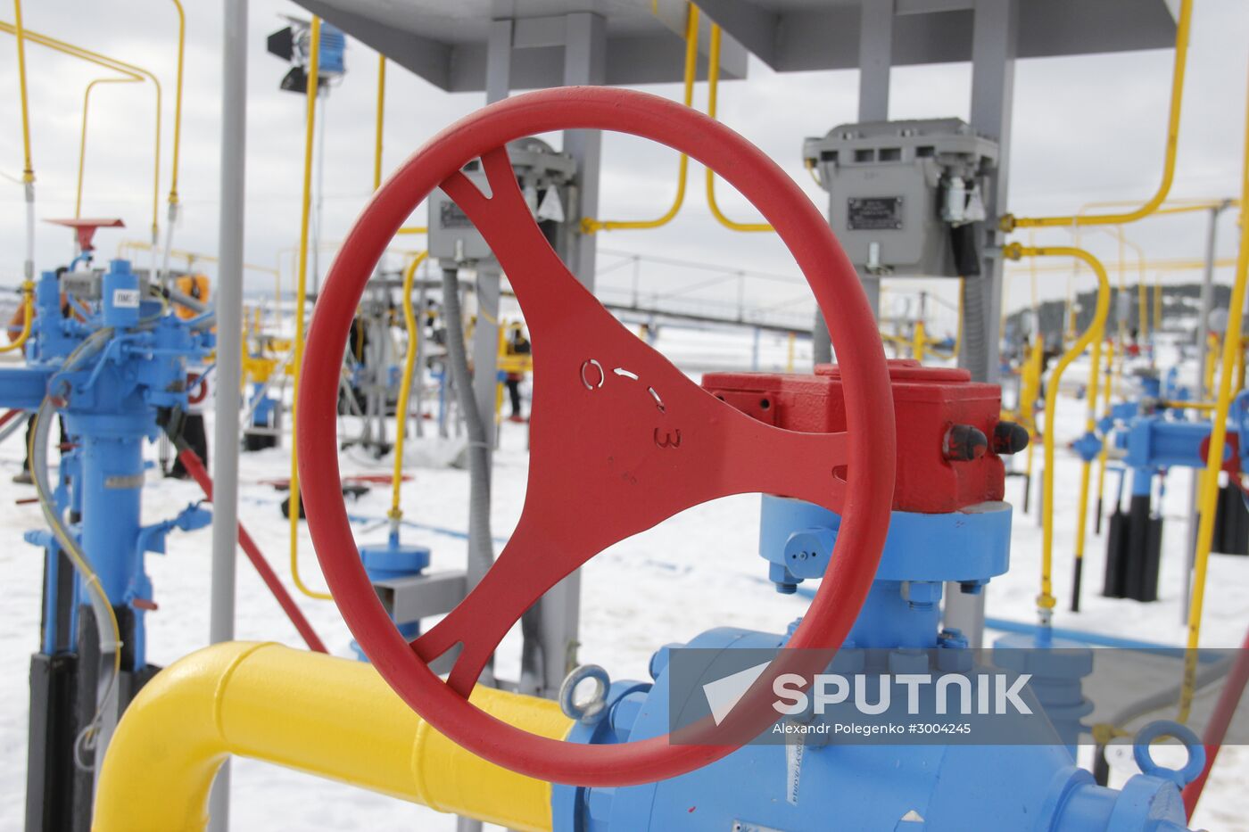 Natural gas from mainland Russia goes to Crimea