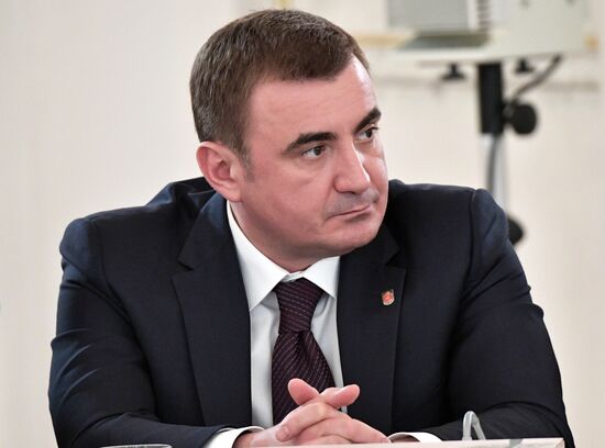 State Council holds meeting on Russia's environmental development