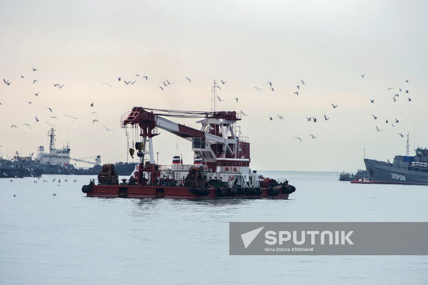 Search works in waters of Black Sea at crash site of Tu-124