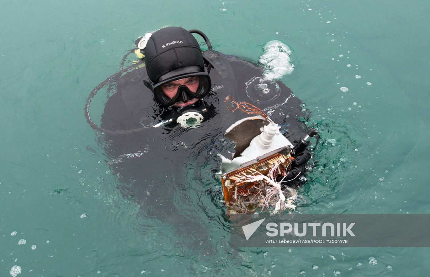 Search operation at Tu-154 crash site
