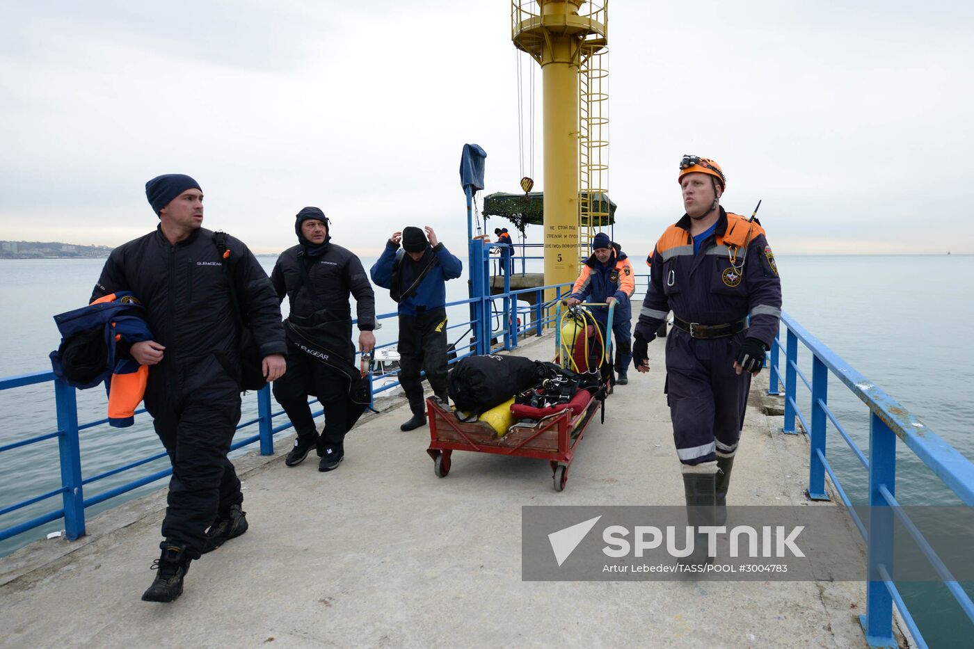 Search operation at Tu-154 crash site