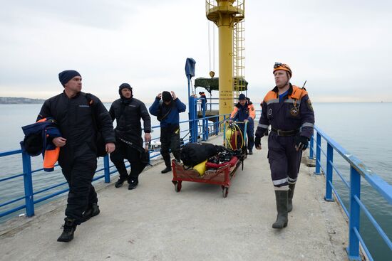 Search operation at Tu-154 crash site