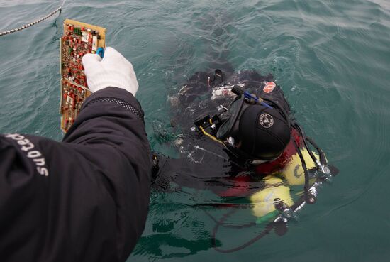 Search operation at Tu-154 crash site