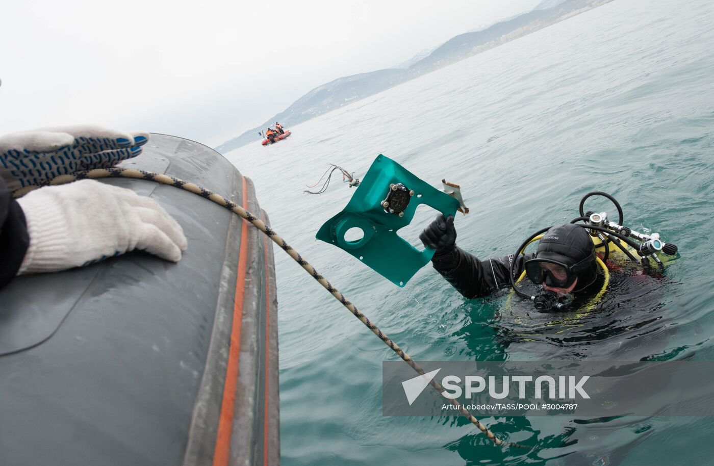 Search operation at Tu-154 crash site