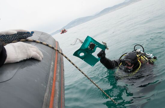 Search operation at Tu-154 crash site