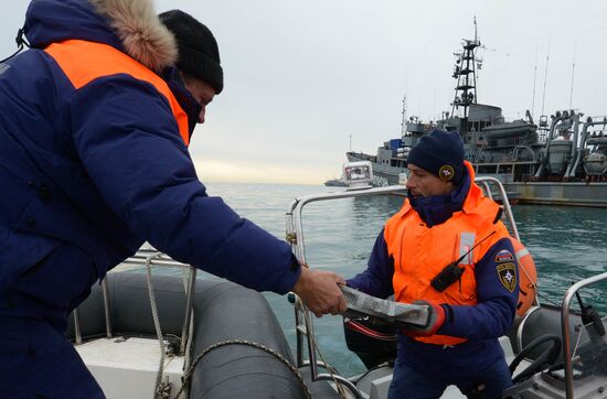 Search operation at Tu-154 crash site