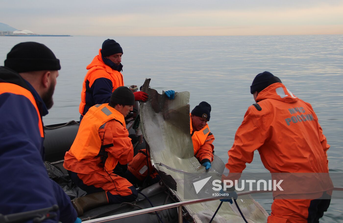 Search operation at Tu-154 crash site