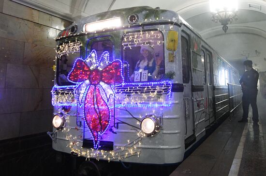 New Year's themed train at Moscow Metro