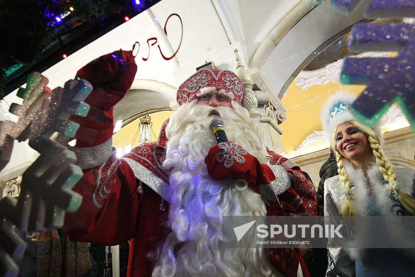 New Year's themed train at Moscow Metro