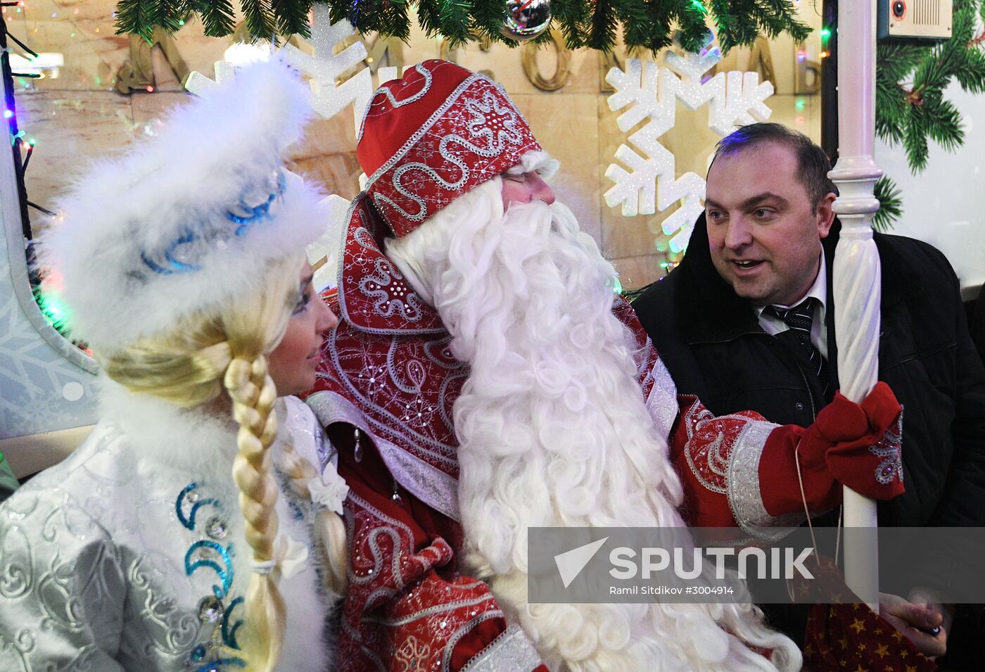 New Year's themed train at Moscow Metro