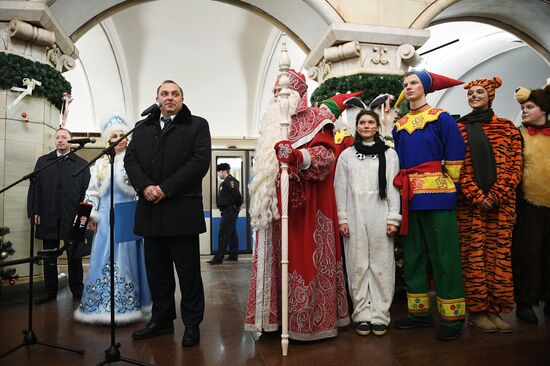 New Year's themed train at Moscow Metro