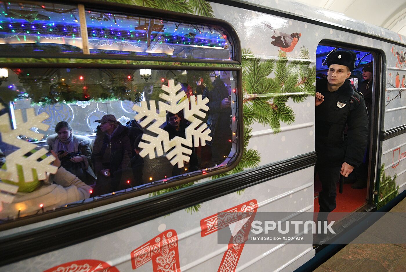 New Year's themed train at Moscow Metro