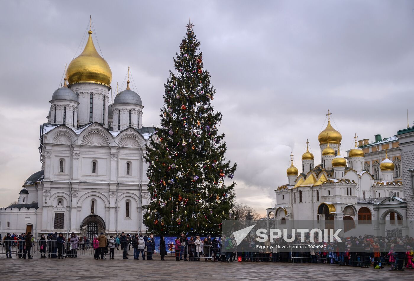 Russia's main New Year performance given at State Kremlin Palace