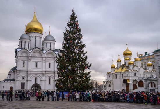 Russia's main New Year performance given at State Kremlin Palace