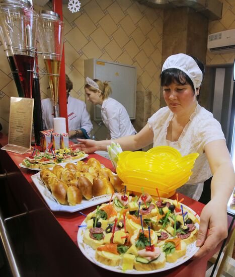 Retro cafe opens at Arbatskaya station