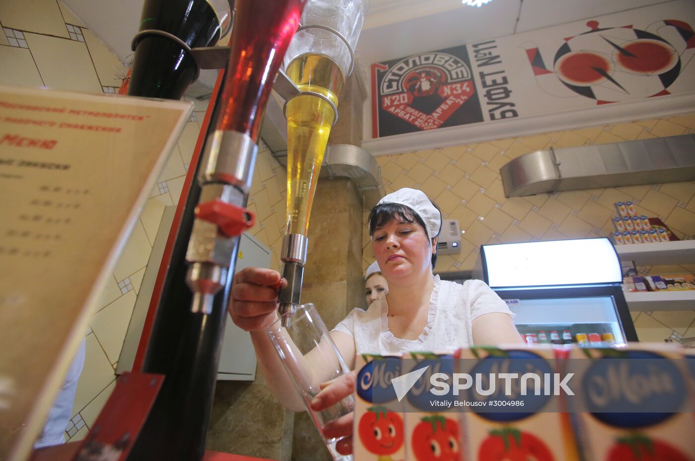 Retro cafe opens at Arbatskaya station