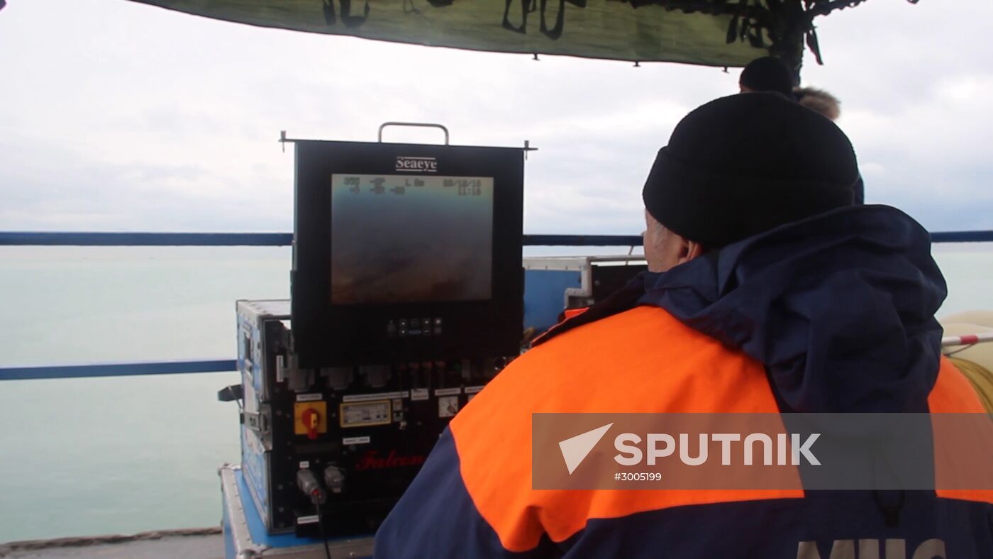 Search operations underway at Defense Ministry's Tu-154 crash site