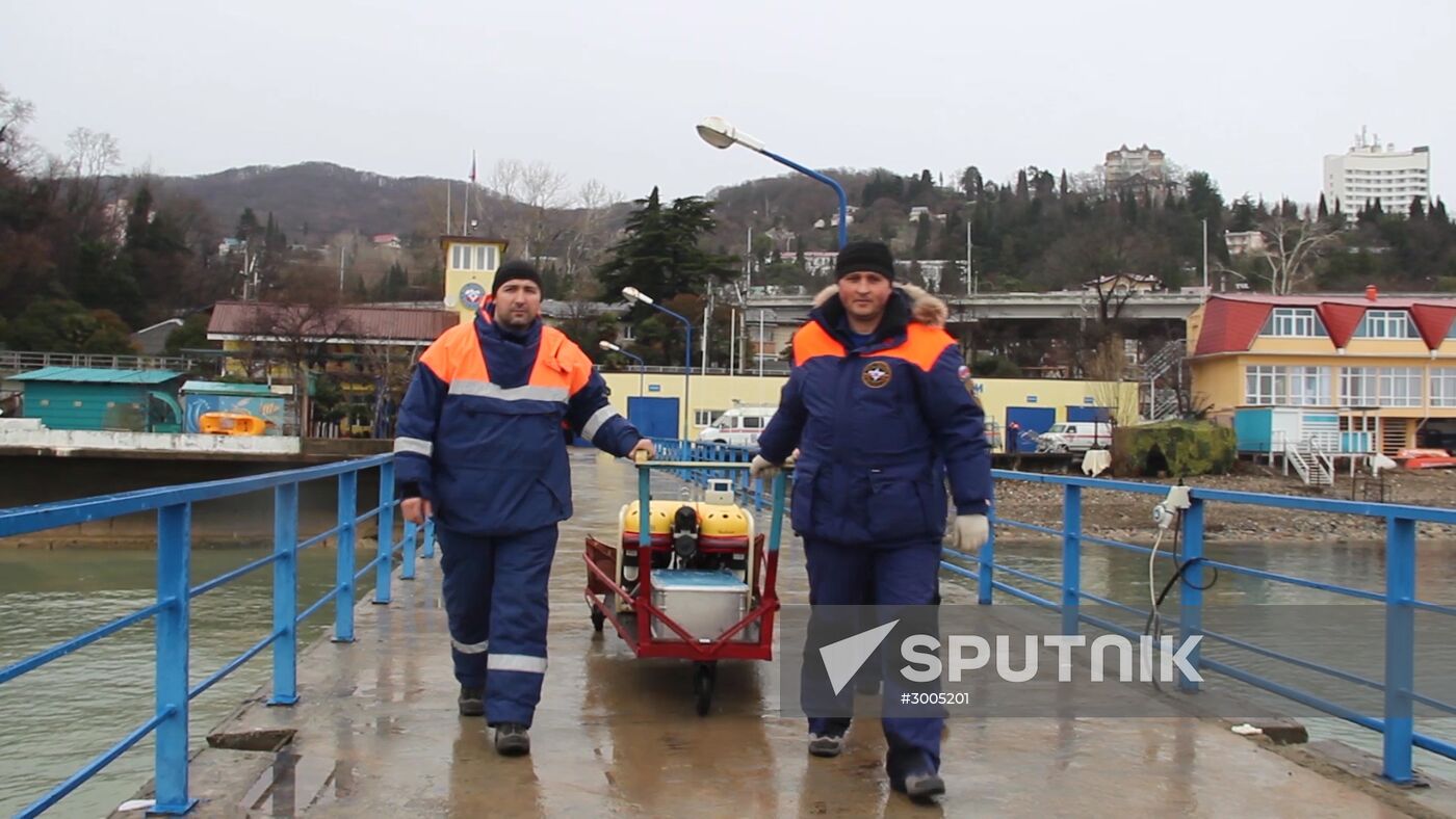 Search operations underway at Defense Ministry's Tu-154 crash site