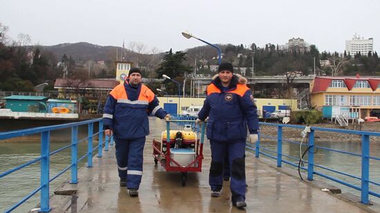 Search operations underway at Defense Ministry's Tu-154 crash site