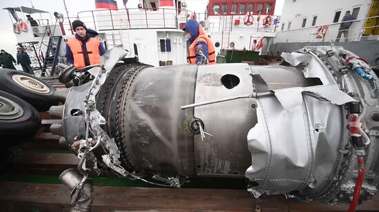 Search operations underway at Defense Ministry's Tu-154 crash site