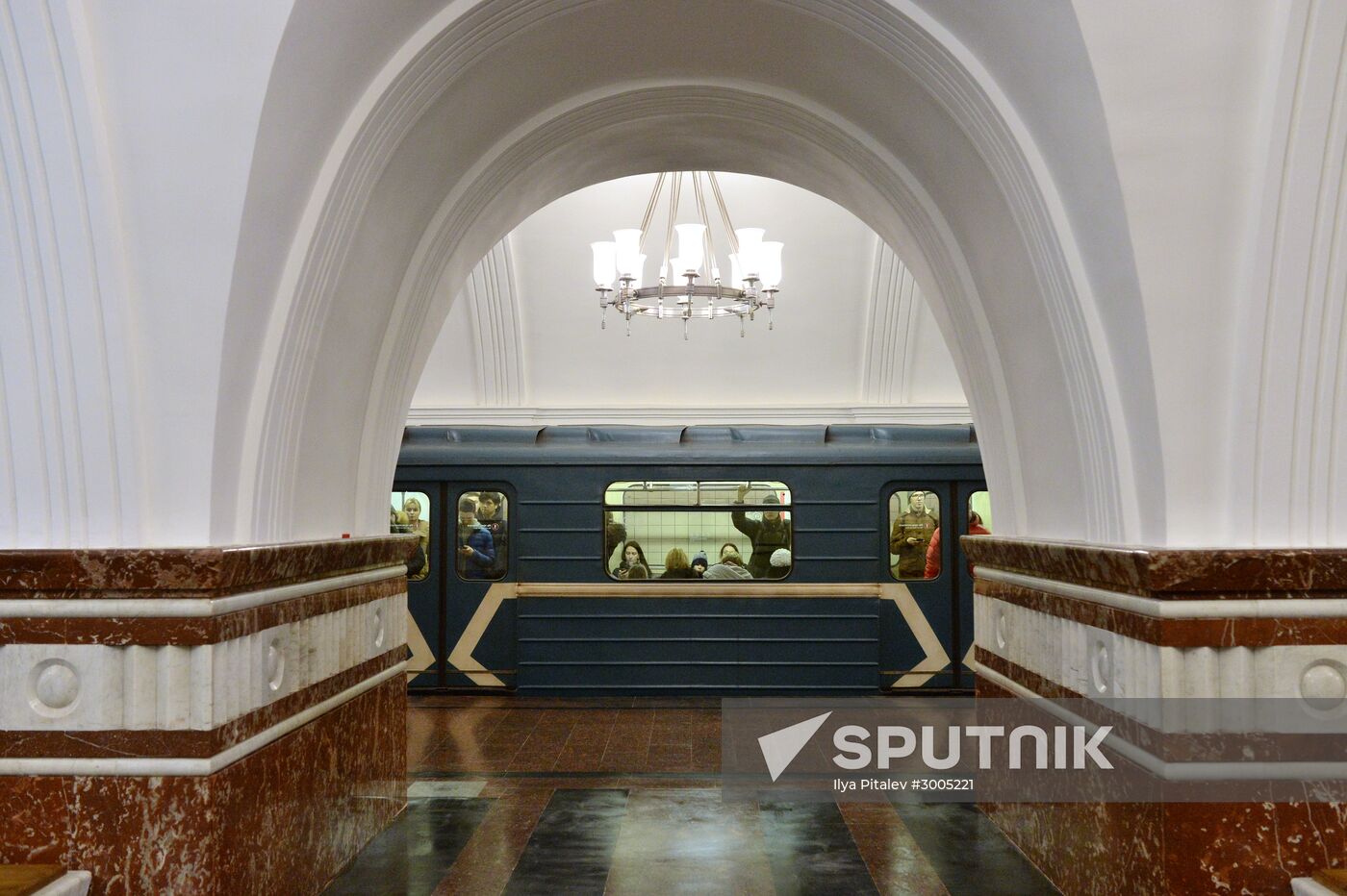 Frunzenskaya metro station opens after renovation