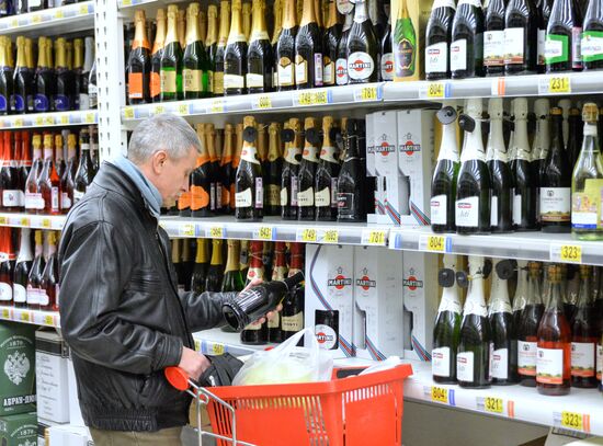 Preparing for New Year's Eve celebrations in Russian cities