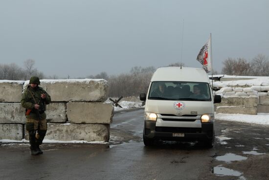 DPR and Ukraine exchange war prisoners in Donetsk Region